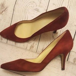 Marc Fisher Suede Burgundy Pumps
Size 7M
